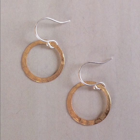 New lightweight Sundance charm Earrings Silver / Gold Plated hammered circles - Picture 4 of 4